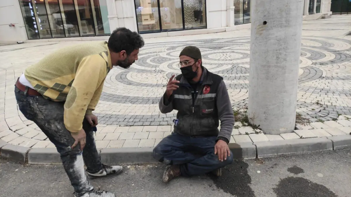 Kağıt toplayıcısını, hastaneye ulaştırmak için dakikalarca ikna etmeye çalıştı