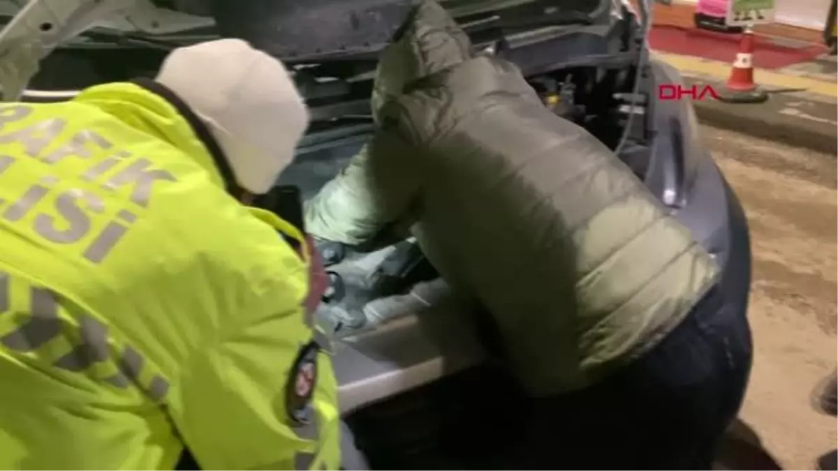 Kamyonetin motoruna giren kedi kurtarıldı