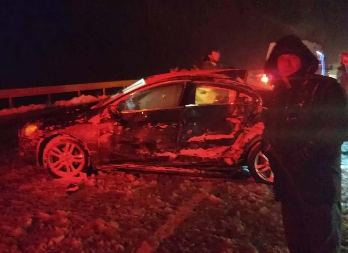 Son dakika... Sivas'ta tır ile otomobilin çarpıştığı kazada 1 kişi öldü, 3 kişi yaralandı