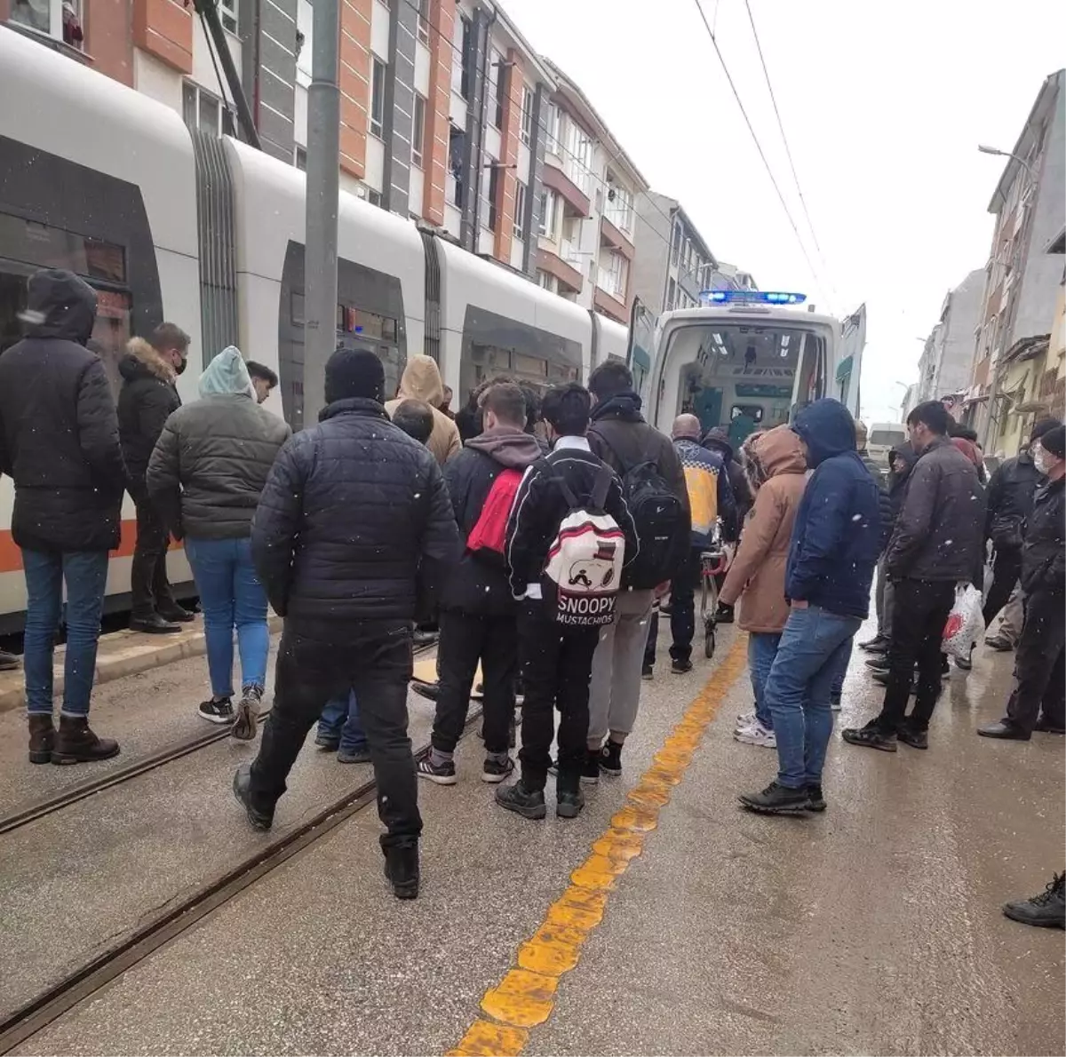 Eskişehir'de tramvayın çarptığı kadın yaralandı