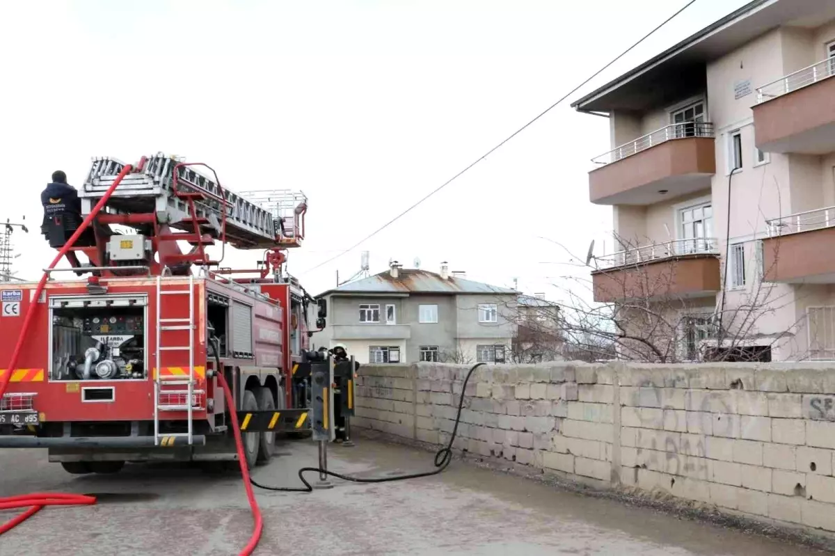 Van'da korkutan yangın