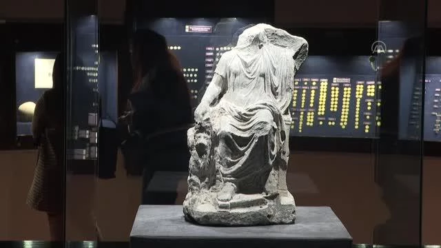 2 bin 300 yaşındaki "Kybele" ile aslan heykelleri, ziyaretçilerini ağırlıyor