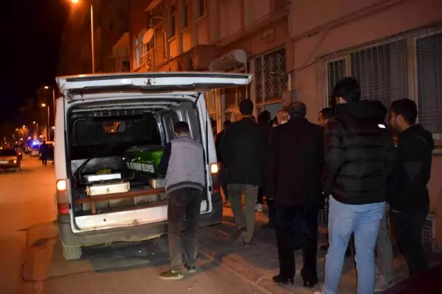 24 yaşındaki evinde doğal gaz borusuna asılı halde bulundu