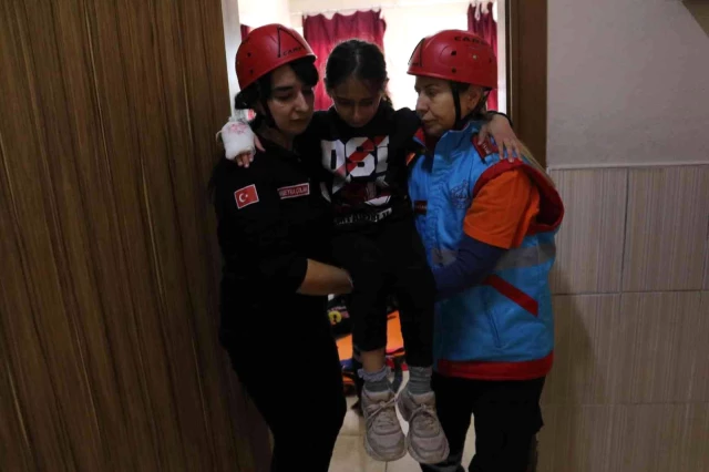 Adana'daki okullarda "Deprem anı ve tahliye tatbikatı" gerçekleştirildi
