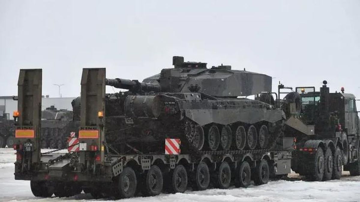 Boris Johnson verdiği sözü tuttu! İngiliz tanklar Ukrayna sınırında