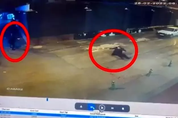 Husumetli oldukları kişilere gece saatlerinde pusu kurdular! Kanlı çatışma anı kamerada