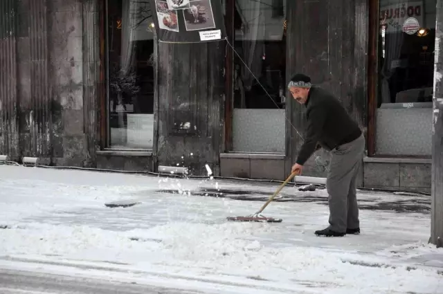 Kars'ta okullara kar tatili