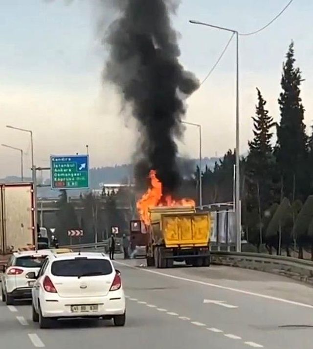 kocaeli de kamyon alev alev yandi 2 14773664 o