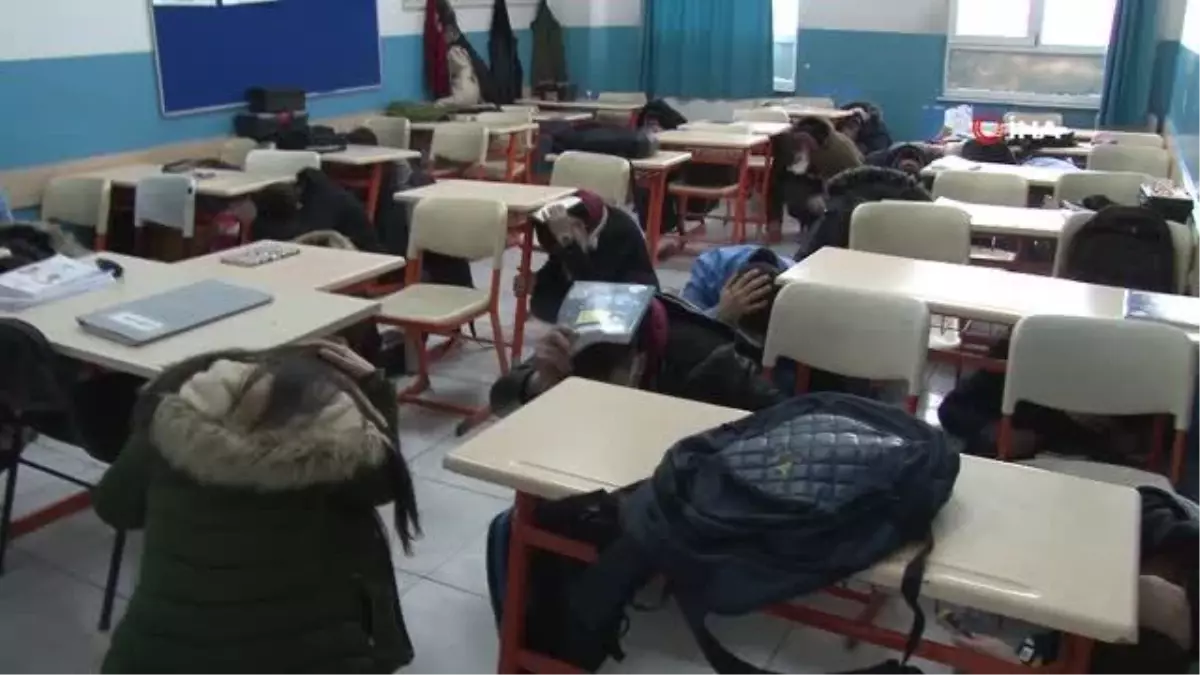 Okul zili yerine, alarm zilleri çaldı