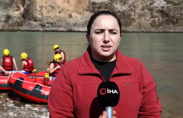 1800 yılık köprünün altında rafting sporu