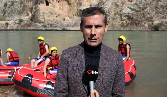 1800 yılık köprünün altında rafting sporu