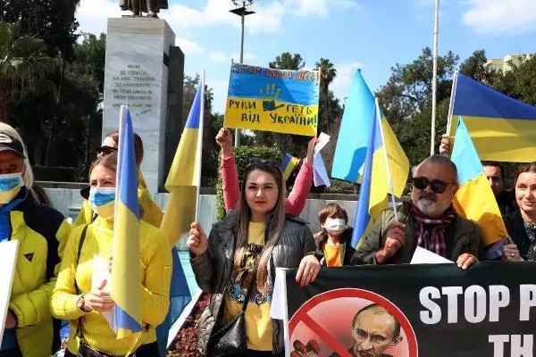 Son dakika haber... Adana'da yaşayan Ukraynalılardan savaş tersi protesto