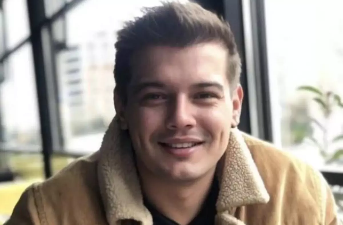 Arda Kural kimdir? Kaç yaşında, nereli, mesleği ne, evli mi, sevgilisi var mı? Arda Kural'ın rol aldığı diziler ve filmler nelerdir? Hayatı, kariyeri