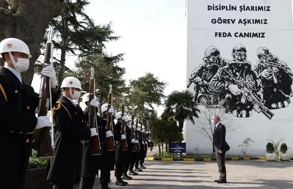 Bakan Akar: Hava sahasının kapatılması nedeniyle iki uçağımız Ukrayna'da bekliyor