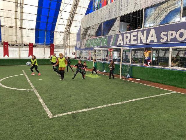 futbolcu kizlardan anneleriyle 8 mart a ozel 2 14775638 o