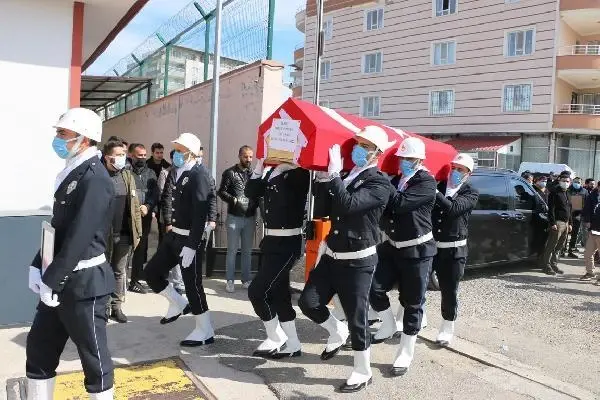 Son dakika haberleri! Kaza yerine otomobil daldı; 1 polis şehit, 1 meyyit, 4 yaralı (2)