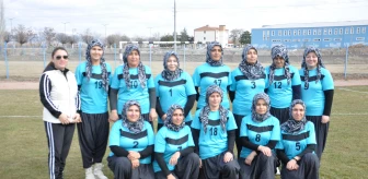 Ev kadınlarından oluşan futbol takımı 'Dimispor', ilk antrenmanına çıktı