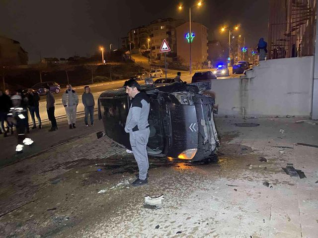 park halindeki otomobile carpan hafif ticari 2 14774612 o