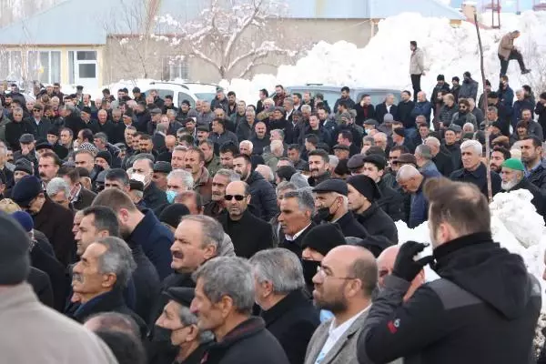 PİNYANİŞİ AŞİRETİ LİDERİ, HAKKARİ'DE TOPRAĞA VERİLDİ