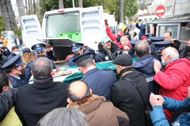 Sanatçı Füsun Nalan Açın'ın cenazesi Bodrum'da toprağa verildi