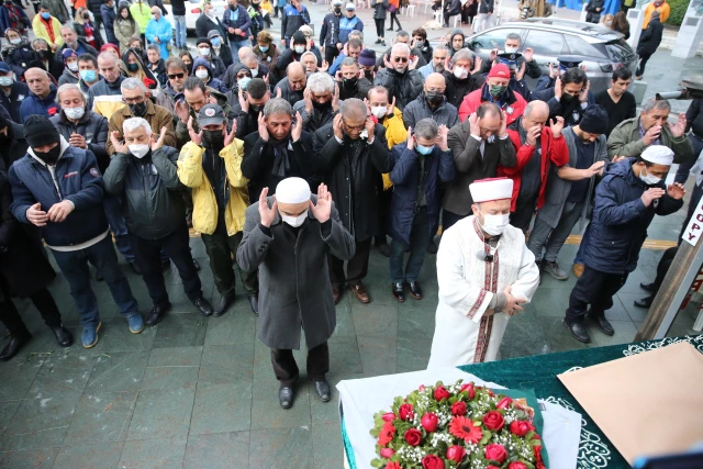 Sanatçı Füsun Nalan Açın'ın cenazesi Bodrum'da toprağa verildi