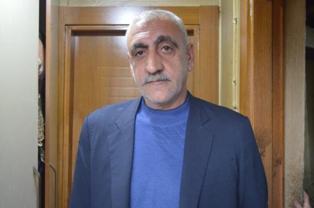 Yıllardır ölü gözüken anne ve oğlu yetkililerden yardım bekliyor Yıllardır ölü gözüken anne ve oğlu yetkililerden yardım bekliyor