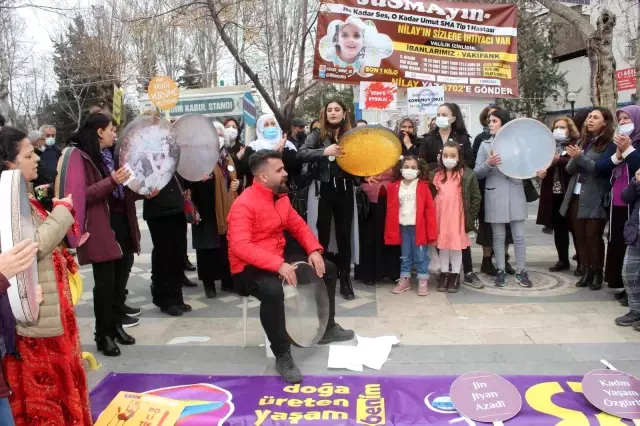 8 Mart Dünya Bayanlar Günü açıklaması sonrası halaylar çekildi