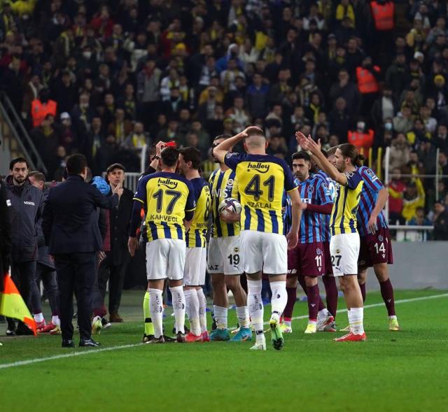 Her şey var, kazanan yok! Nefes kesen maçta Fenerbahçe ile Trabzonspor puanları paylaştı