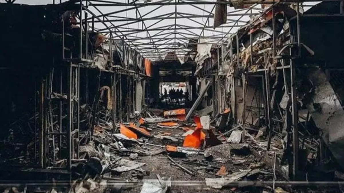 Rusya, çatışmaların şiddetlendiği Harkov'da pazar yerini vurdu! Her yer harabeye döndü