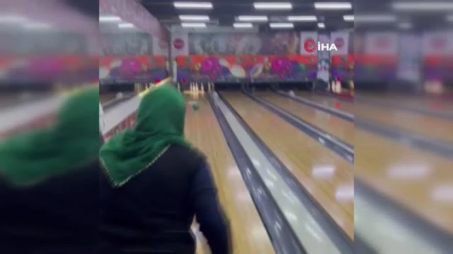 AK Partili bayanlar Bowling Turnuvası'nda hünerlerini sergiledi