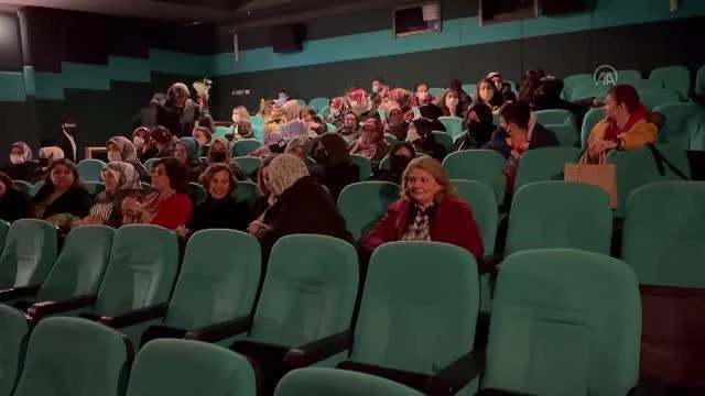 Bayan çiftçiler "Bergen" sinemasını izledi