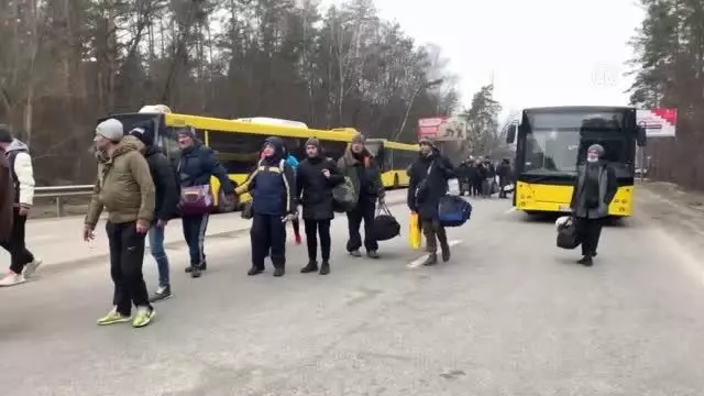 Kiev yakınlarındaki Irpin'den sivillerin tahliyesi