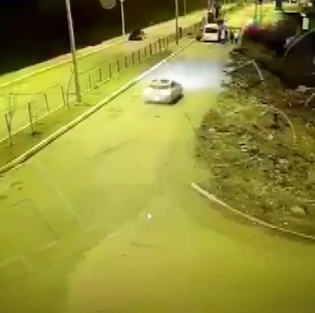 Süratla kalabalığın içine dalan otomobilin polisi şehit ettiği anlar kamerada