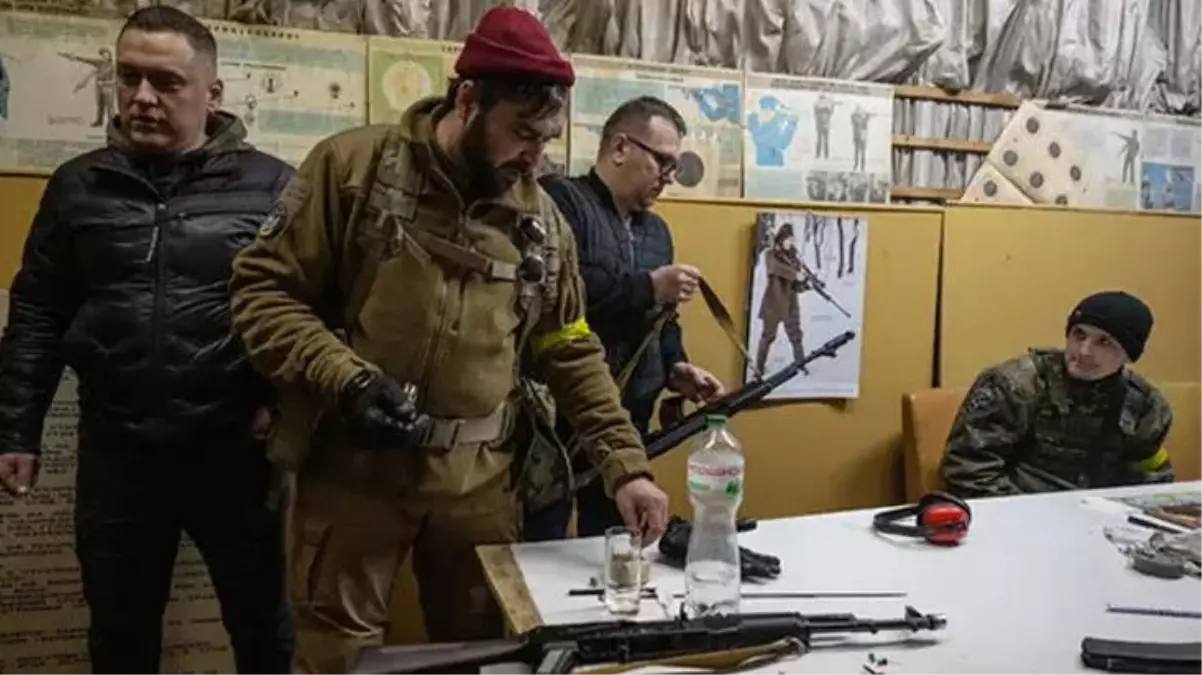 Ukrayna halkı direnişe devam ediyor! Rus ordusuna karşı molotof kokteyli fırlatan mancınık geliştirildi