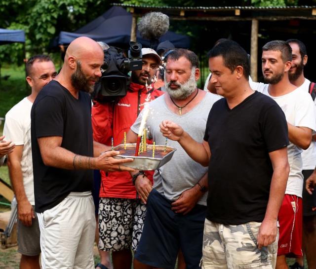 Acun Ilıcalı, hayatını kaybeden arkadaşı Alpay Kazan'ı son seyahatine uğurladı