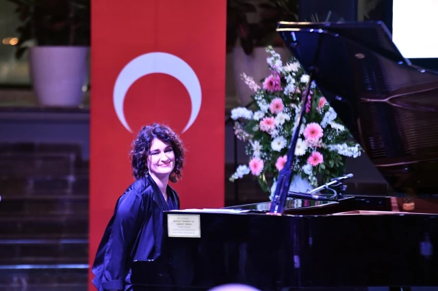 Son dakika gündem: Ünlü piyanist Anjelika Akbar savaşın son bulması için davette bulundu