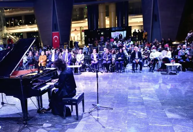 Son dakika gündem: Ünlü piyanist Anjelika Akbar savaşın son bulması için davette bulundu