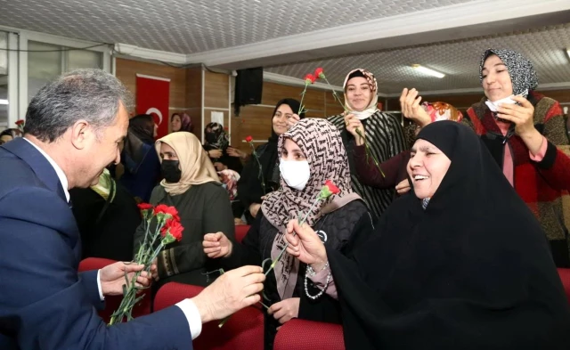 Lider Kılınç, bayan çalışanın gününü kutladı