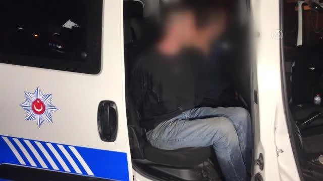 Gezici İSG yazılı minibüsle hırsızlık yapan şüpheliler yakalandı