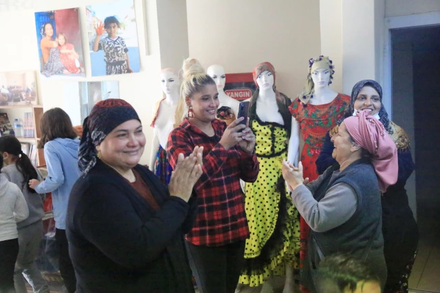 Mersin'de Roman bayanlar Dünya Bayanlar Günü'nü kutladı