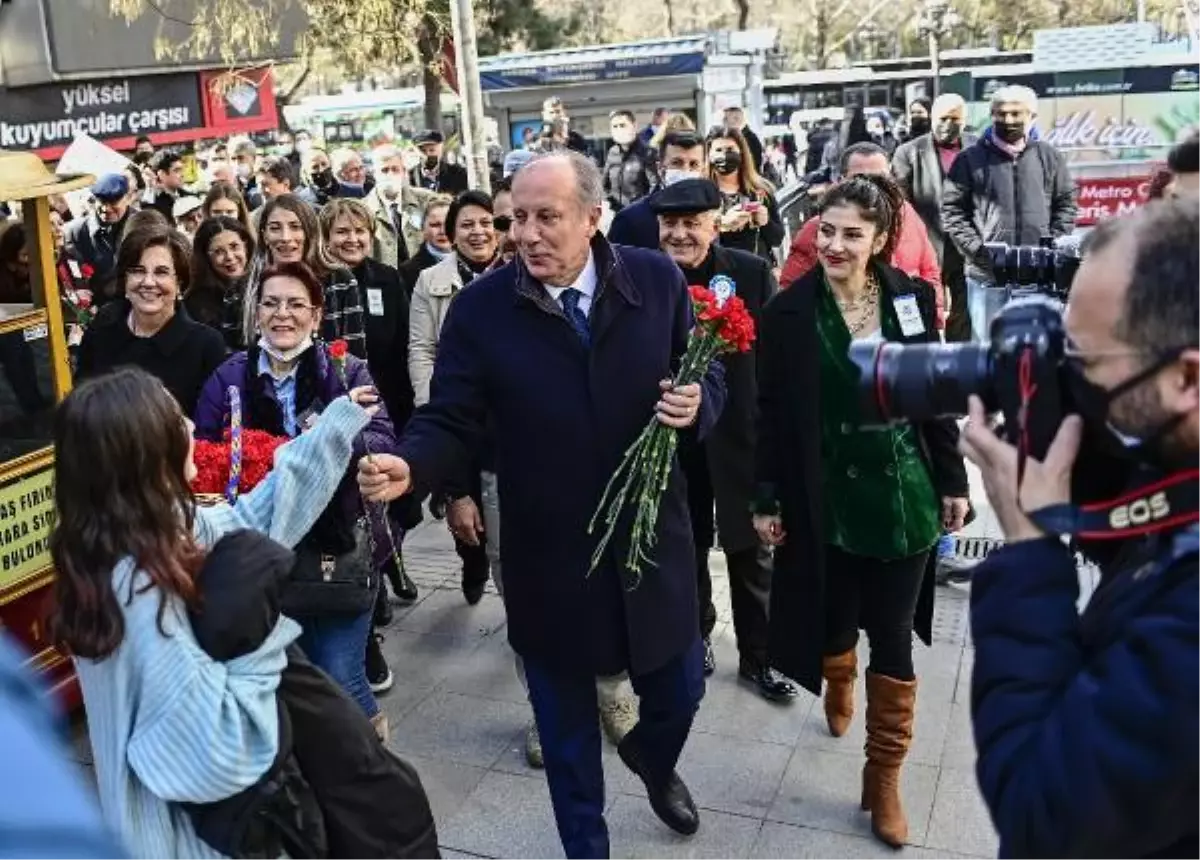 Memleket Partisi Genel Başkanı İnce, kadınlara karanfil dağıttı