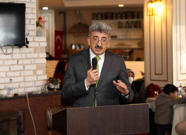 vali bilmez kadin calisanlariyla yemekte bulu 3 14782053 o