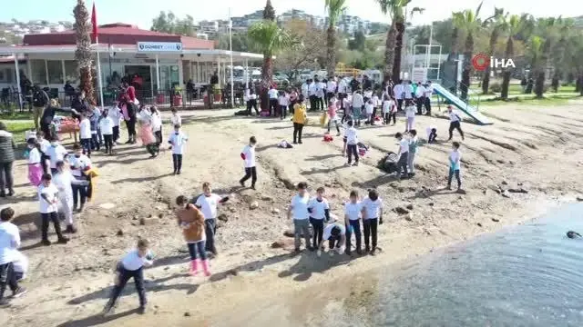 Bodrum'da deniz pırıl pırıl oldu... Dalgıçlar denizin dibinden yaklaşık 1 ton katı atık çıkardı