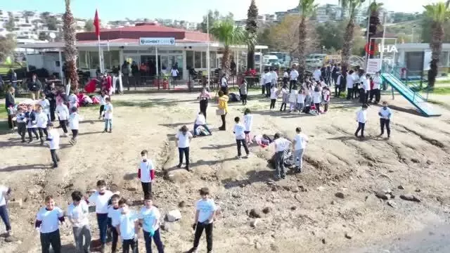 Bodrum'da deniz pırıl pırıl oldu... Dalgıçlar denizin dibinden yaklaşık 1 ton katı atık çıkardı