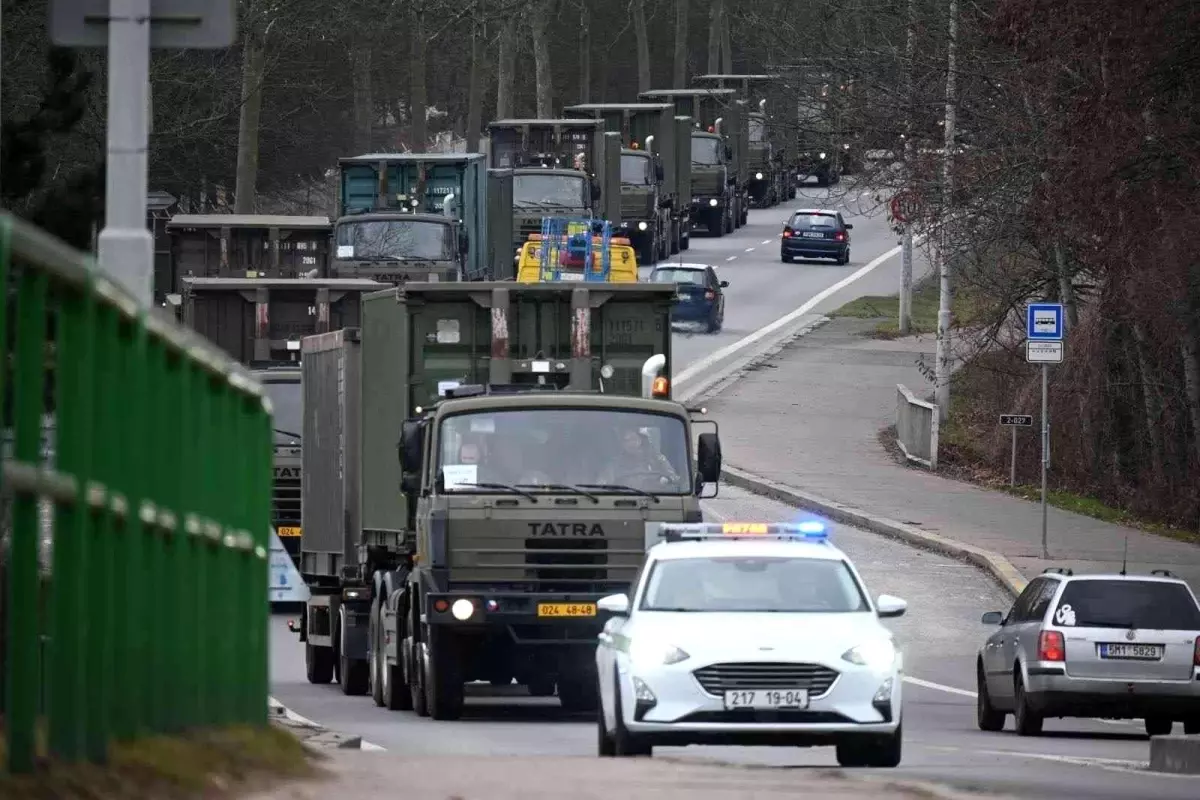 Son dakika! Çekya Slovakya'ya 650 asker gönderecek