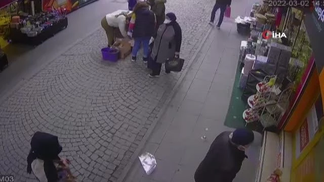 Eskişehir'de şallı köpek hırsızlığı... Sahibinin dükkan önüne bıraktığı köpeği şal ile sarıp bu türlü götürdü