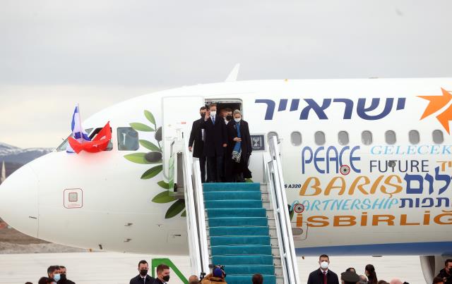 İsrail Cumhurbaşkanı Herzog Türkiye'de! Uçağının üzerinde yazan Türkçe sözler dikkat çekti