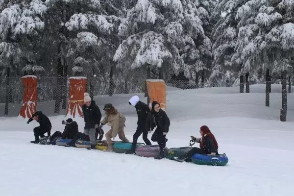 Kocaeli'de kar yağışı tesirli oluyor