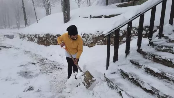 Kocaeli'de kar yağışı tesirli oluyor