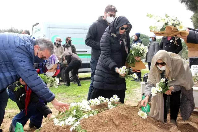 Seray Sever, gözyaşları içerisinde babasına veda etti